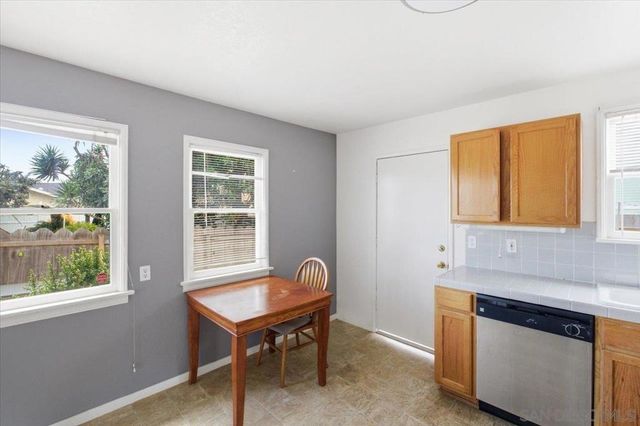 421 S Tremont St, Oceanside, CA 92054