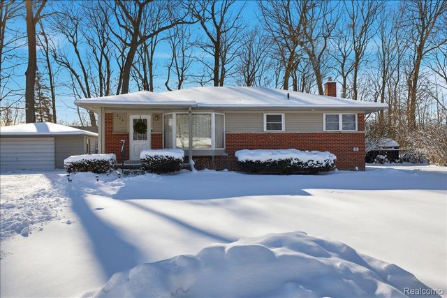 523 Tilmor Drive, Waterford Charter Township, MI 48328