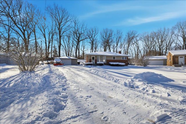 523 Tilmor Drive, Waterford Charter Township, MI 48328