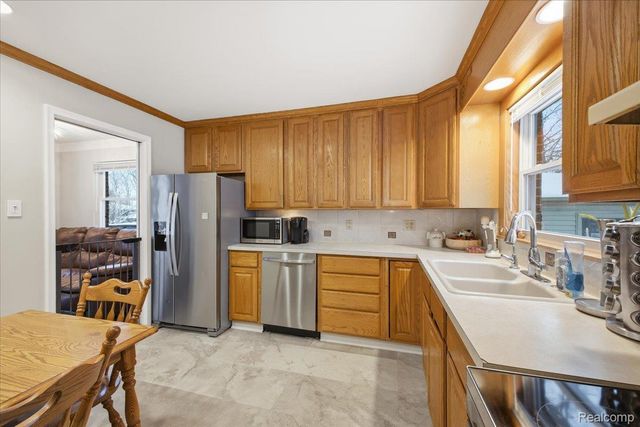 523 Tilmor Drive, Waterford Charter Township, MI 48328