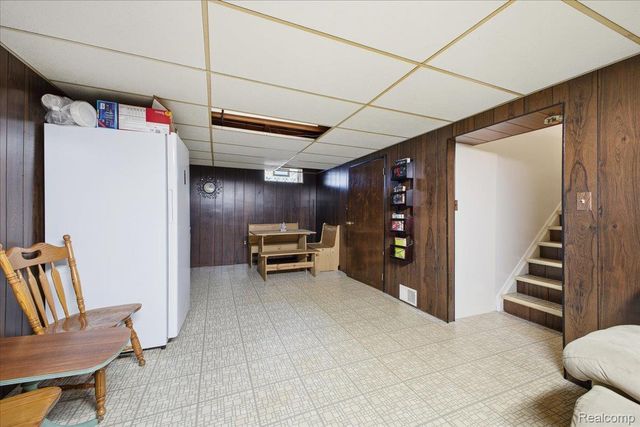 523 Tilmor Drive, Waterford Charter Township, MI 48328