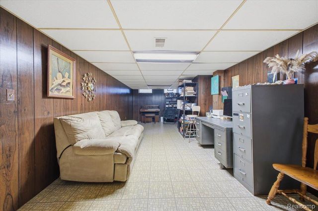 523 Tilmor Drive, Waterford Charter Township, MI 48328