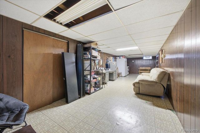 523 Tilmor Drive, Waterford Charter Township, MI 48328