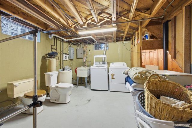 523 Tilmor Drive, Waterford Charter Township, MI 48328