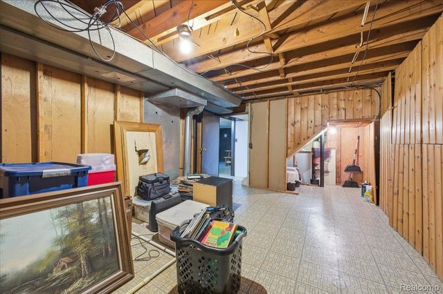 523 Tilmor Drive, Waterford Charter Township, MI 48328