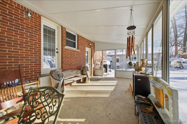 523 Tilmor Drive, Waterford Charter Township, MI 48328