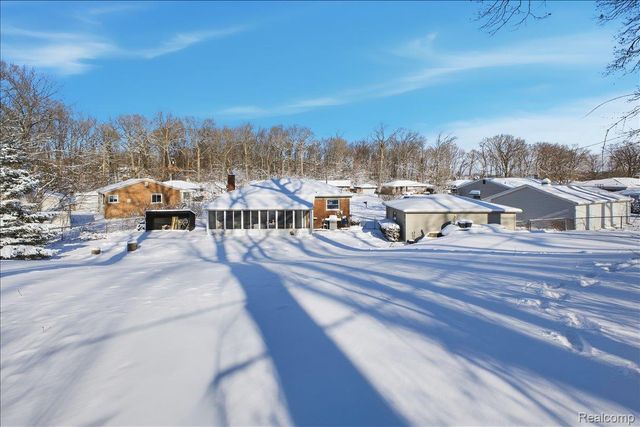 523 Tilmor Drive, Waterford Charter Township, MI 48328