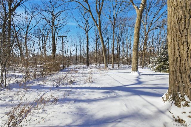 523 Tilmor Drive, Waterford Charter Township, MI 48328