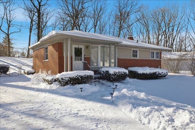 523 Tilmor Drive, Waterford Charter Township, MI 48328