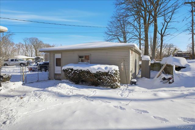 523 Tilmor Drive, Waterford Charter Township, MI 48328
