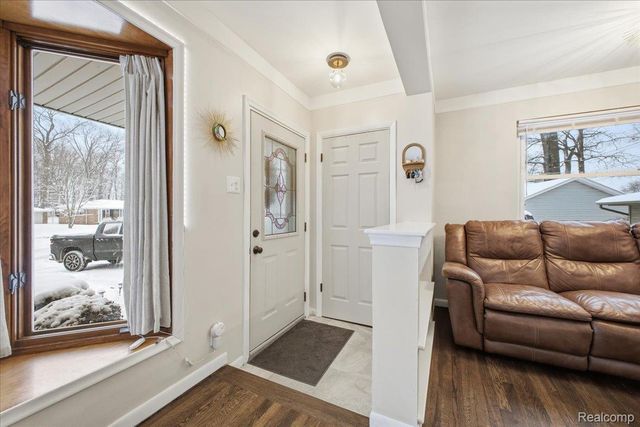 523 Tilmor Drive, Waterford Charter Township, MI 48328