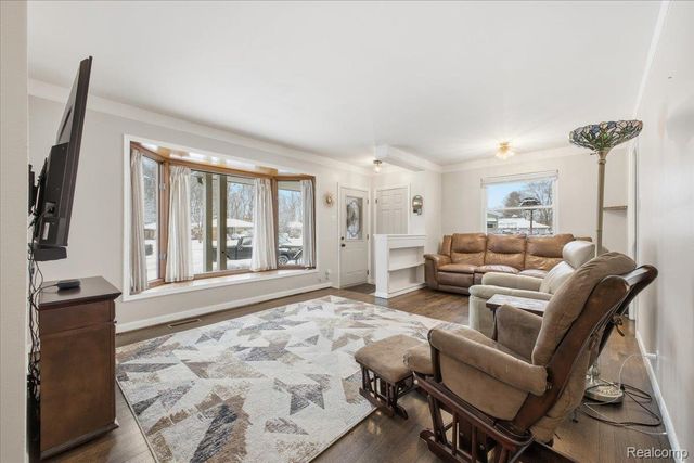 523 Tilmor Drive, Waterford Charter Township, MI 48328