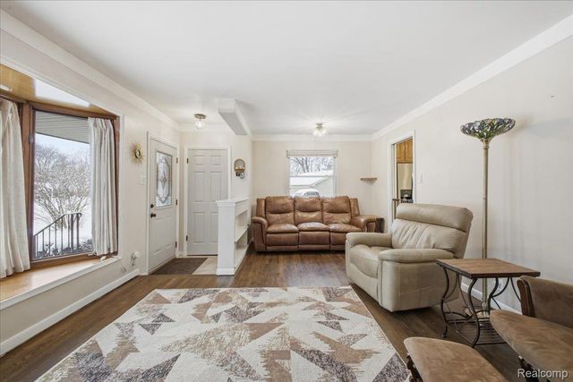 523 Tilmor Drive, Waterford Charter Township, MI 48328