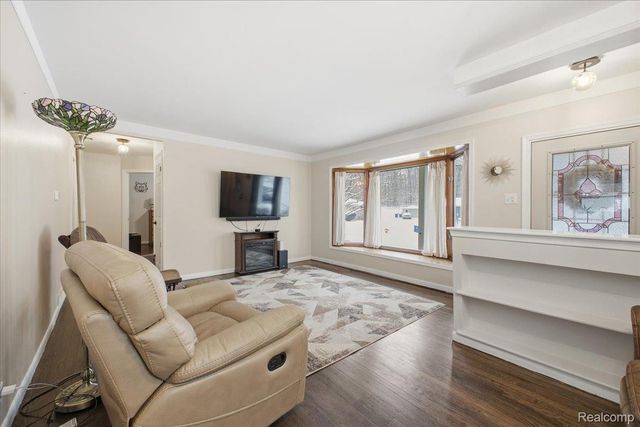 523 Tilmor Drive, Waterford Charter Township, MI 48328