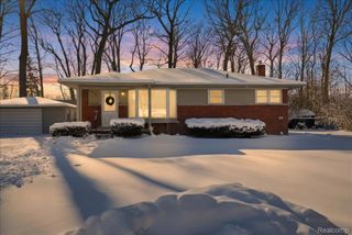 523 Tilmor Drive, Waterford Charter Township, MI 48328