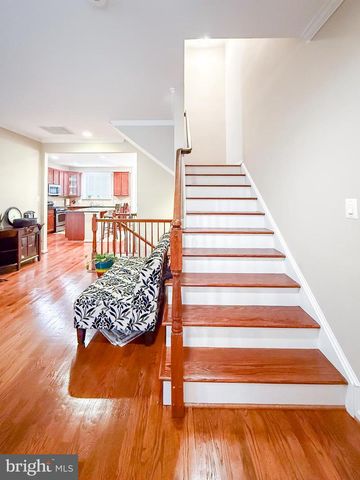 42258 DEAN CHAPEL SQ, Chantilly, VA 20152