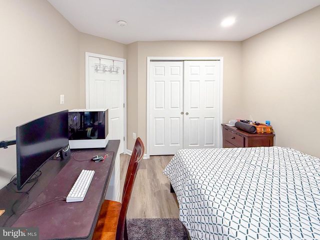 42258 DEAN CHAPEL SQ, Chantilly, VA 20152