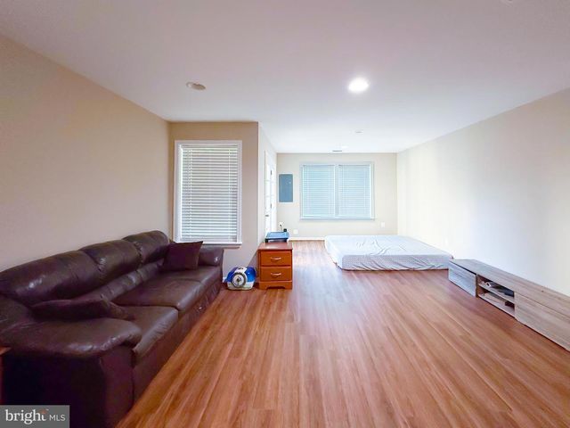 42258 DEAN CHAPEL SQ, Chantilly, VA 20152