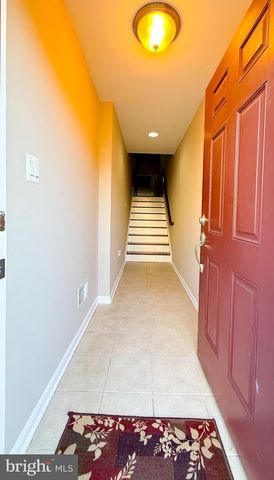 42258 DEAN CHAPEL SQ, Chantilly, VA 20152