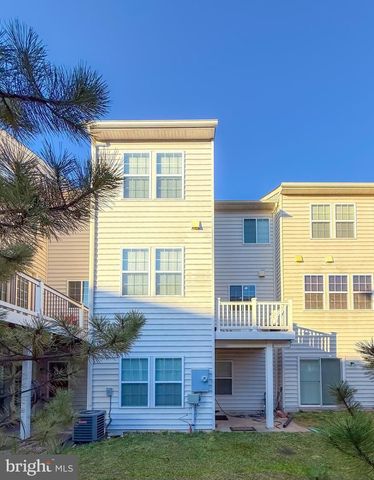 42258 DEAN CHAPEL SQ, Chantilly, VA 20152