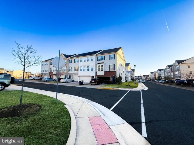 42258 DEAN CHAPEL SQ, Chantilly, VA 20152