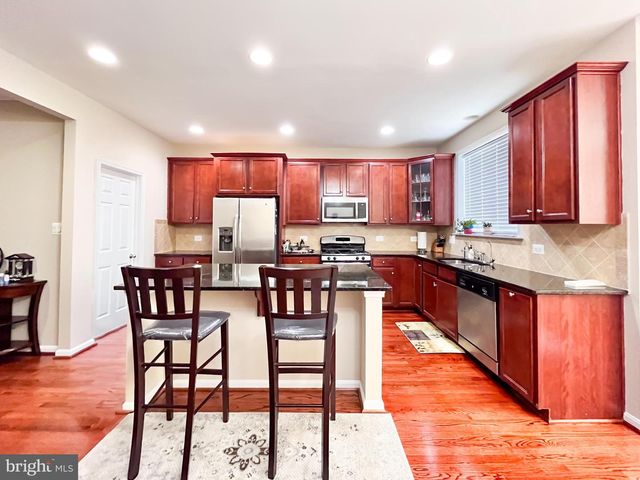 42258 DEAN CHAPEL SQ, Chantilly, VA 20152