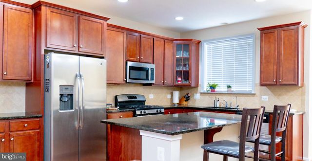 42258 DEAN CHAPEL SQ, Chantilly, VA 20152