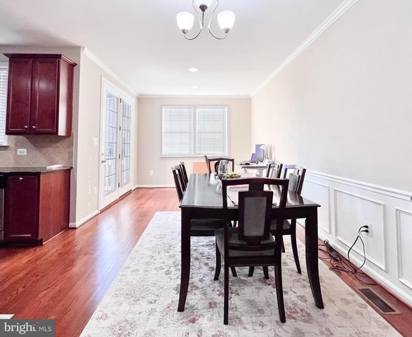 42258 DEAN CHAPEL SQ, Chantilly, VA 20152