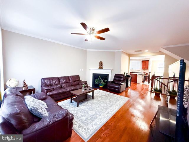 42258 DEAN CHAPEL SQ, Chantilly, VA 20152