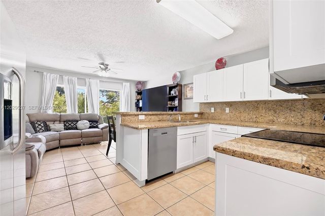 6124 NW 40th Street, Coral Springs, FL 33067