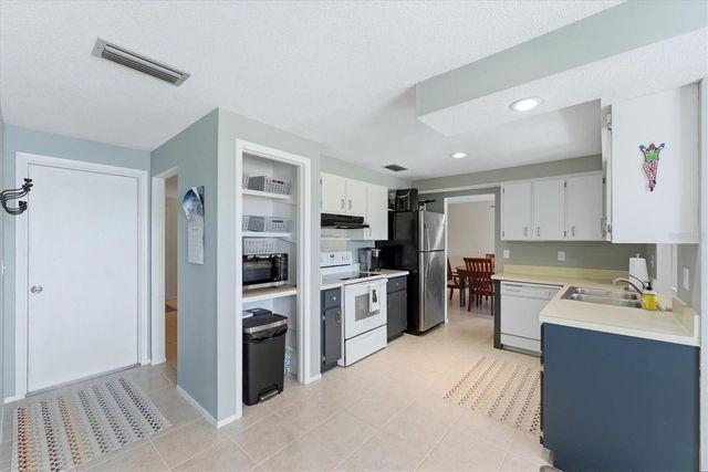 47 OAKLAND HILLS PLACE, Rotonda West, FL 33947