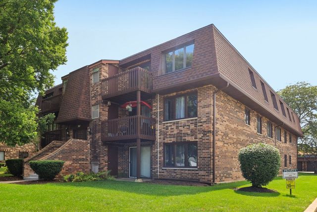 207 Uteg Street 302, Crystal Lake, IL 60014