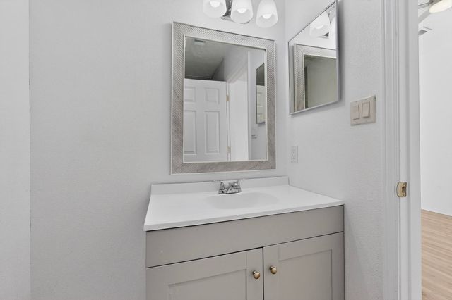 1086 Cactus Drive NE, Rio Rancho, NM 87144