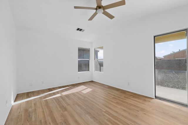 1086 Cactus Drive NE, Rio Rancho, NM 87144