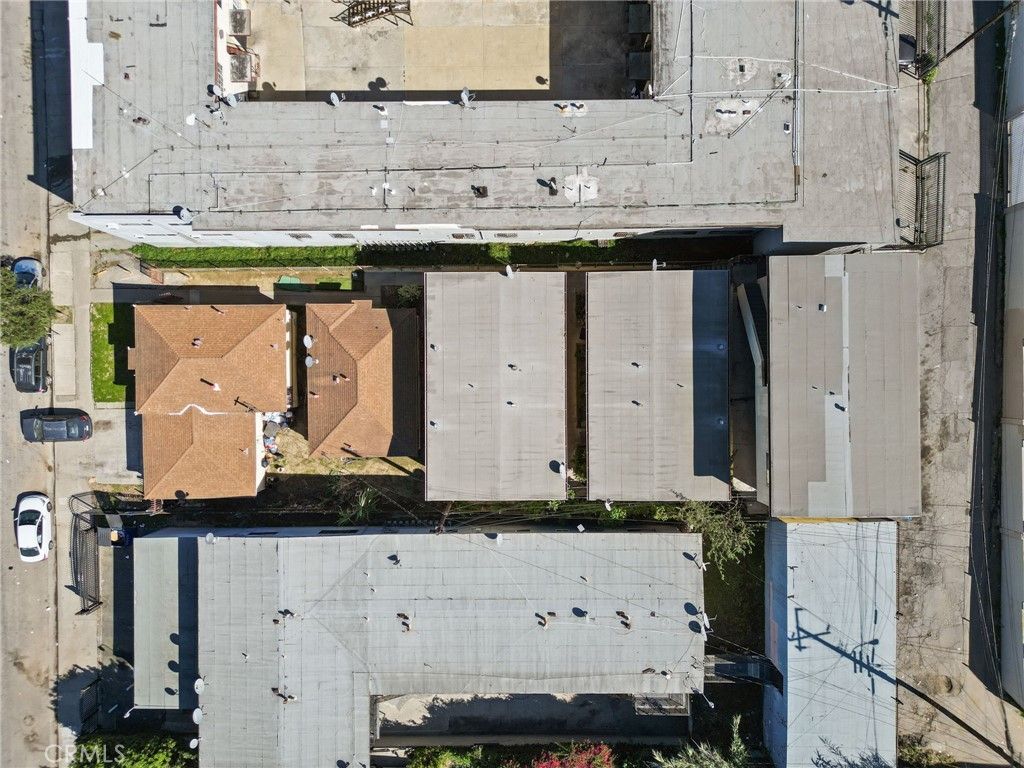 Image 10 of property listing at 1108 W 117th, Los Angeles, CA 90044