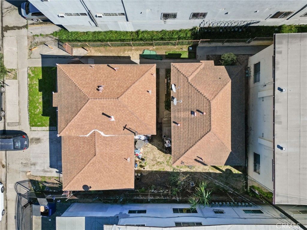 Image 7 of property listing at 1108 W 117th, Los Angeles, CA 90044