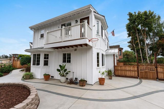 131 Seacliff Drive, Aptos, CA 95003