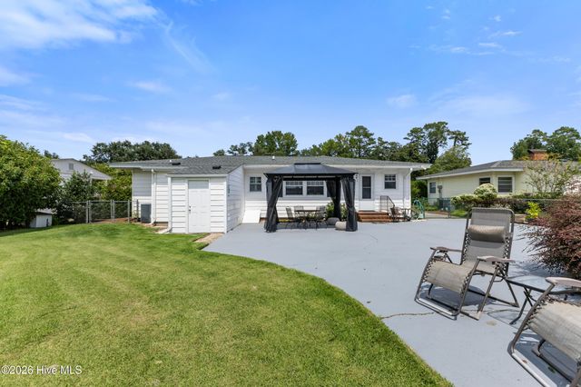 2302 Camellia Drive, Wilmington, NC 28403
