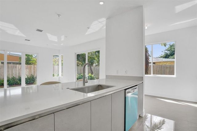 815 NE 17th Avenue 5, Fort Lauderdale, FL 33304