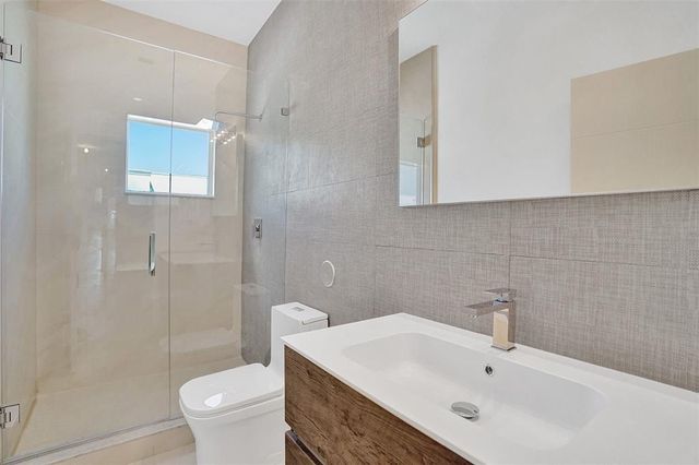 815 NE 17th Avenue 5, Fort Lauderdale, FL 33304