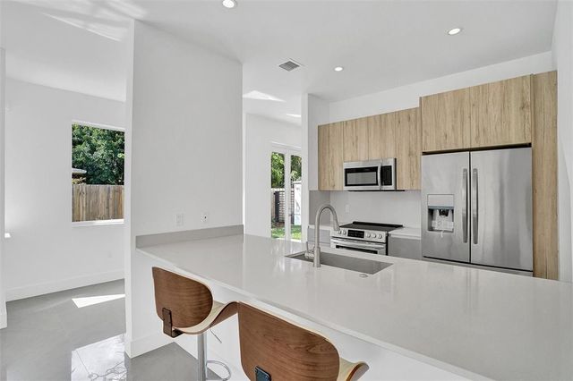815 NE 17th Avenue 5, Fort Lauderdale, FL 33304