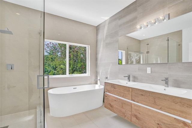 815 NE 17th Avenue 5, Fort Lauderdale, FL 33304