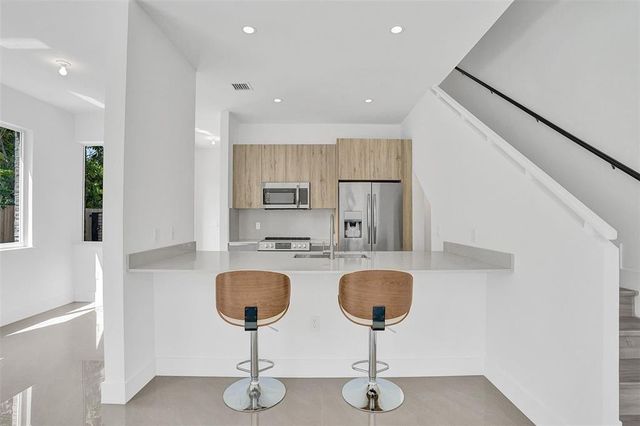 815 NE 17th Avenue 5, Fort Lauderdale, FL 33304