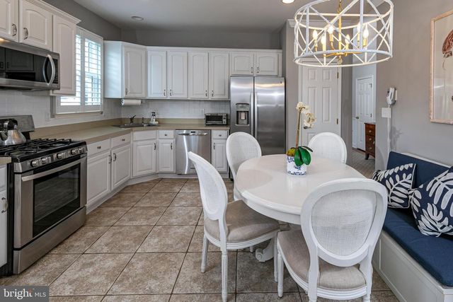 24 FOSTER RD, Pennington, NJ 08534
