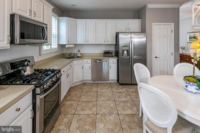 24 FOSTER RD, Pennington, NJ 08534