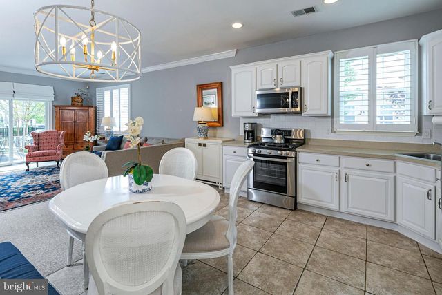 24 FOSTER RD, Pennington, NJ 08534