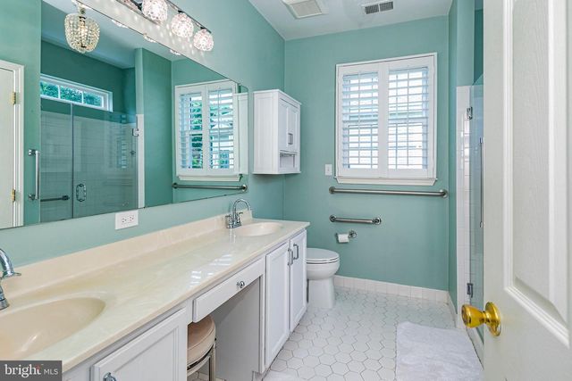 24 FOSTER RD, Pennington, NJ 08534