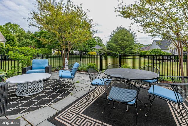 24 FOSTER RD, Pennington, NJ 08534