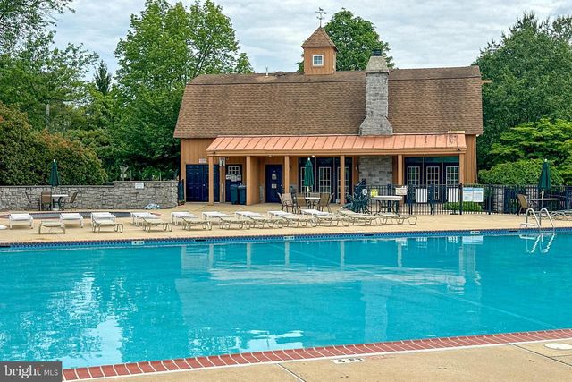 24 FOSTER RD, Pennington, NJ 08534