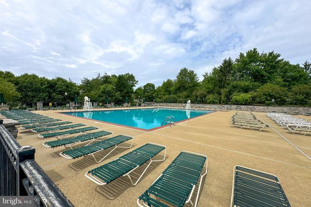 24 FOSTER RD, Pennington, NJ 08534